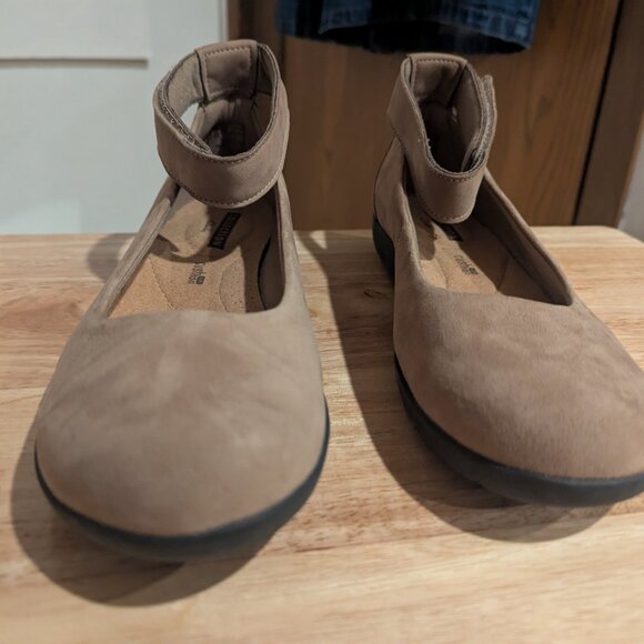 Clarks Women's Tan Leather Ballet Flats with Ankle Strap-Size 8.5 M - Picture 2 of 9